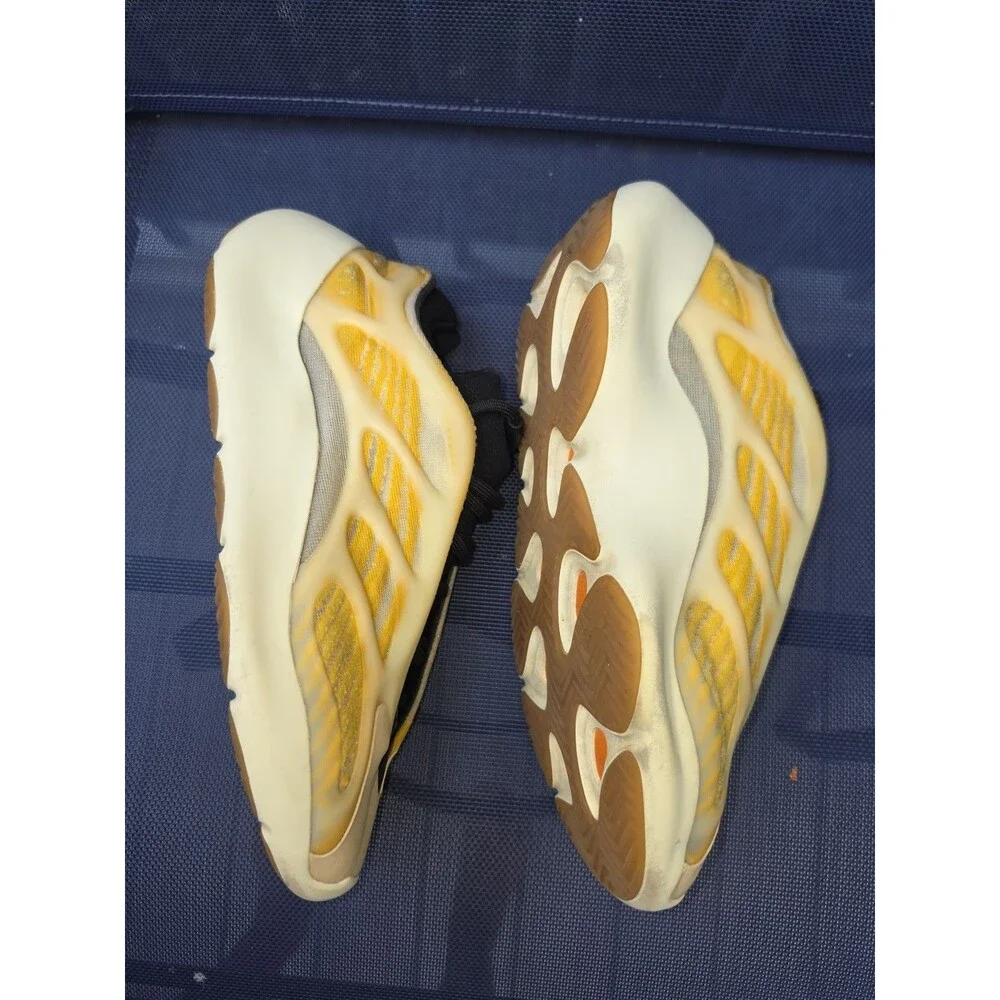 adidas Yeezy 700 V3 Safflower Sneakers Men's Size 9 HP5425 Yellow Black